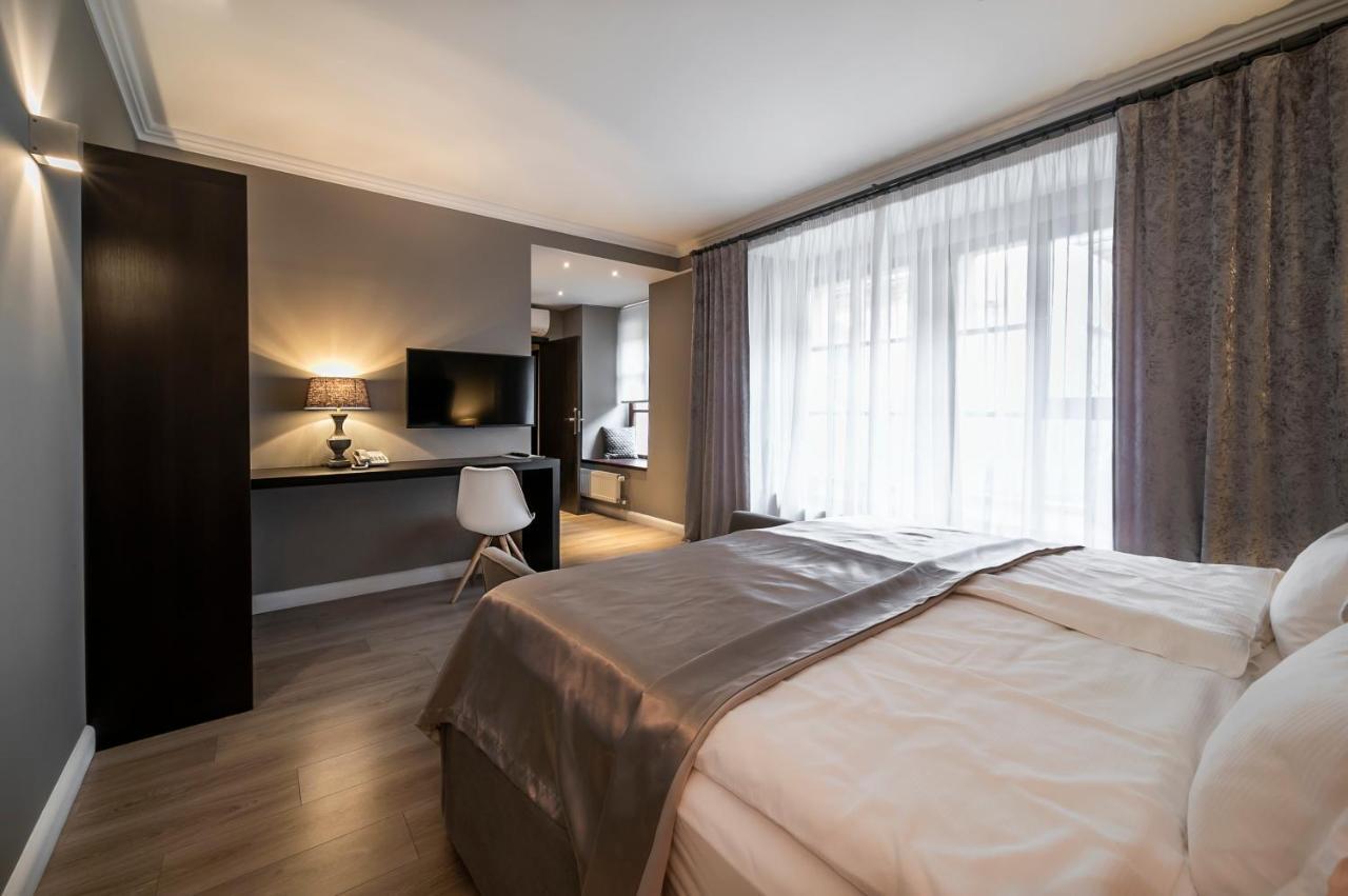 Rango 3* Plzen